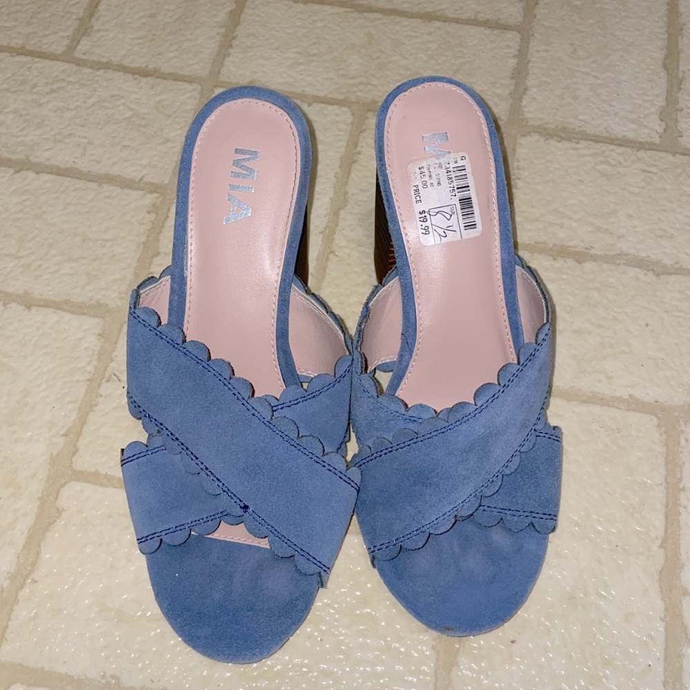MIA blue suede shoes size 7